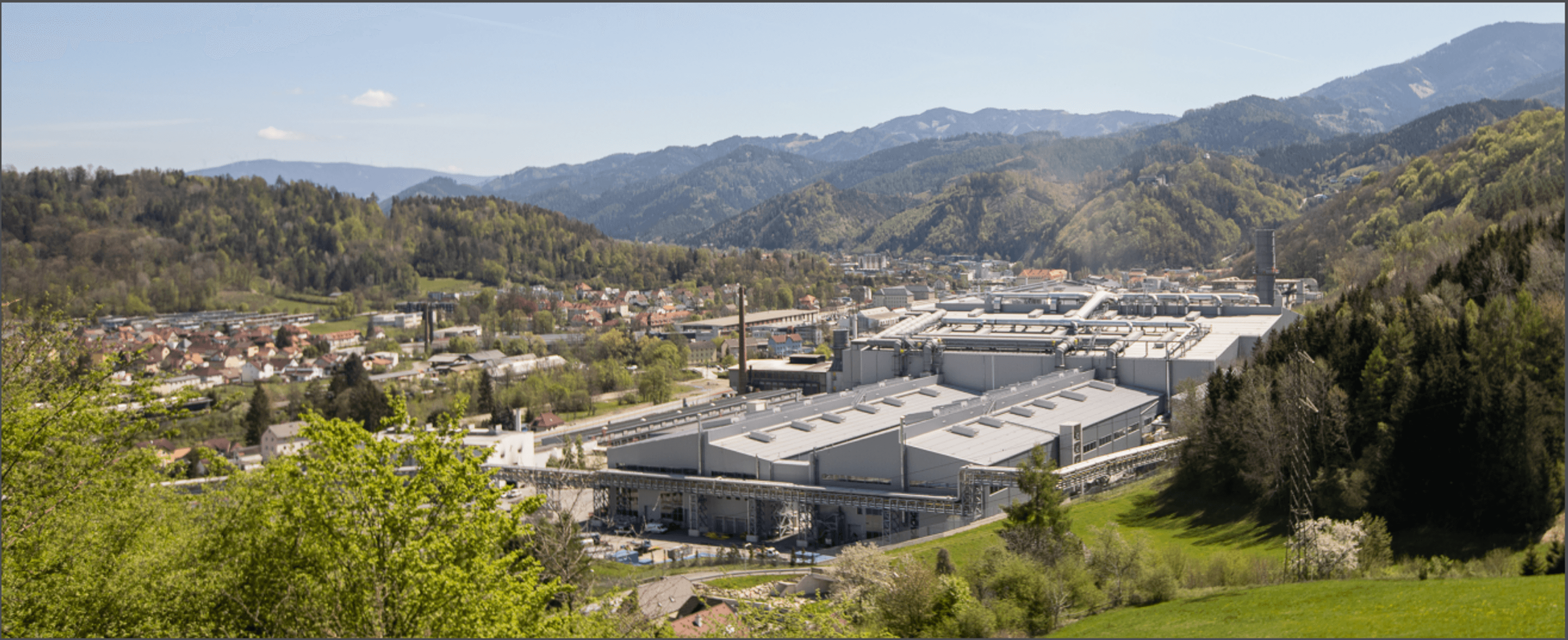 Luftaufnahme des Böhler-Stahlwerks in Kapfenberg, Österreich